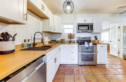 Edgewood House | 5 Mi to Las Olas Beach! Bright Home w/Fenced Yard