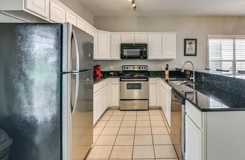 Starkville House | 5 Mi to MSU! Spacious Townhome w/Private Patio