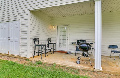 Starkville House | 5 Mi to MSU! Spacious Townhome w/Private Patio