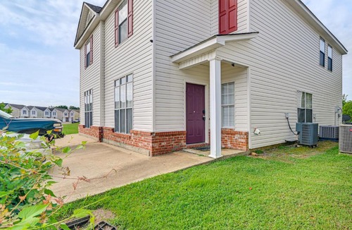 Starkville House | 5 Mi to MSU! Spacious Townhome w/Private Patio