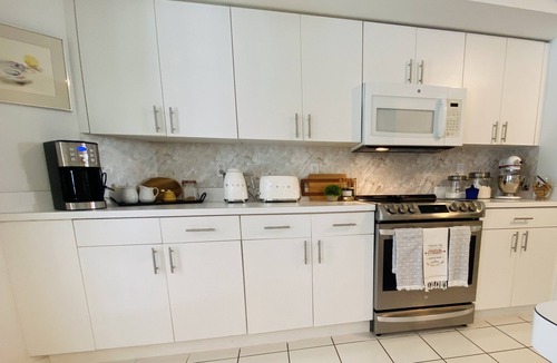 Crown Pointe House | 5 Miles to the beach, family home, saltwater pool, pickleball & tennis courts