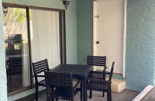 Palm Bay House | 5 minutes to the beach! Quiet home with a wonderful outdoor space