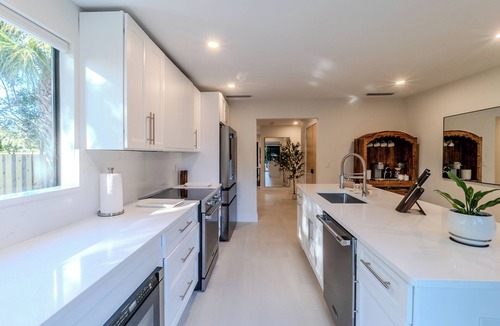 Parker Ridge House | 5 Star Host I Fully Stocked l Hot Tub