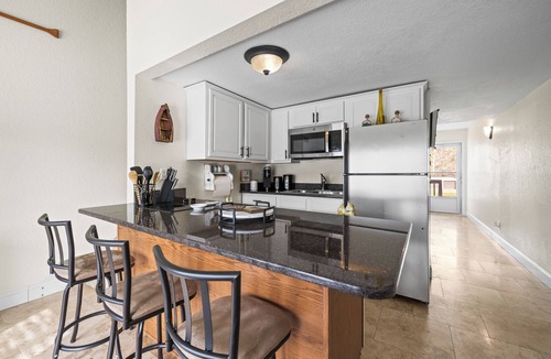 Mid America Condo | 5-Star Lakefront Condo with Loft in Hot Springs, Arkansas!