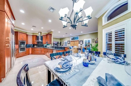 Victoria Park House | 50% off 5BR Luxury Mins to Las Olas, Shops & Beach