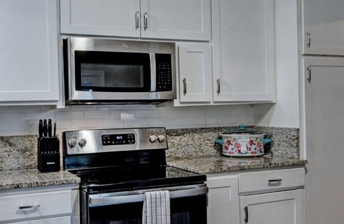 Fondren House | 50s Retro residence in picturesque neighborhood