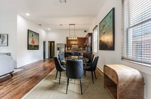 Mid-City Apartment | 5BD Retreat|Parking|Outdoor Entertaining|Streetcar