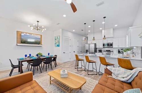 El Centro Beach House | 5BDR~Heated Pool+Golf Cart+Grill+Pool Table