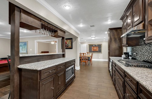 Northside House | 5BR Family Gem: Barbecue, Swim & Relax!