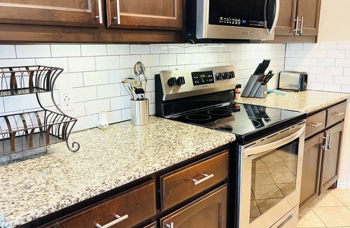 Ennis House | 5BR Family Retreat: Swim Spa, Theater & Fire Pit