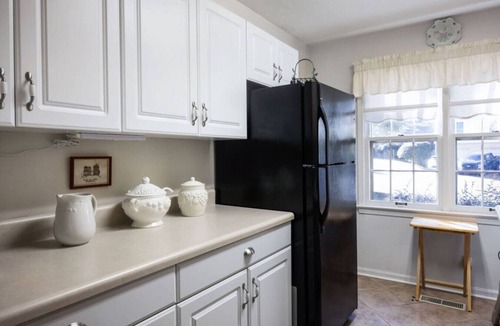 Northport House | 5BR home near University w/Big Yard & Pool Table