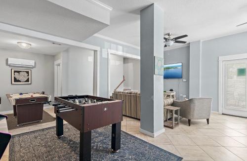 Emerald Waters Village House | 5BR One Block to Beach- Hot Tub- Pool- Golf Cart- Pets