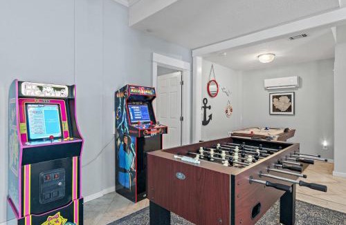 Emerald Waters Village House | 5BR One Block to Beach- Hot Tub- Pool- Golf Cart- Pets