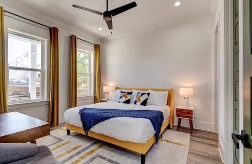Tulane - Gravier House | 5BR retreat w Superdome views & private balcony