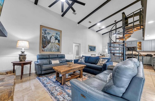 Crescent Beach House | 6 bdrm, 4 bath , Sleeps 18 , hot tub, 45 yrds 2 Beach