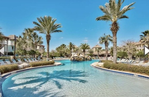 Villages of Crystal Beach House | 6 bedroom/16ppl/Free Shuttle to Beach/Remodeled