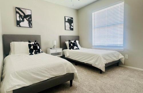 The Colony House | 6 Bedroom Home with Pool, Centrally Located