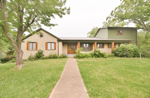 Tool House | 6-Bedroom Lakehouse with Pool/Basketball/Mini-Pickleball/PingPong/X-Box