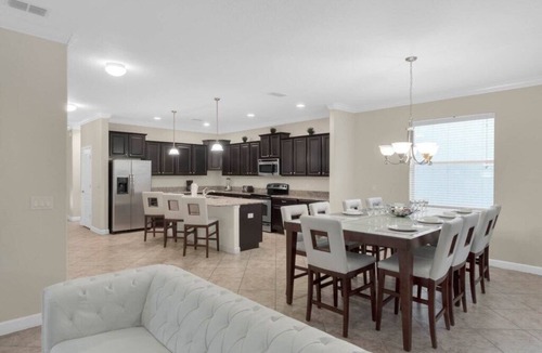 Lindfields House | 6 Bedrooms/5 Bathrooms/Paradise Palms (8937 CP)