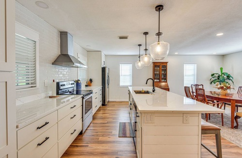 Bradenton Cottage | 6 Mi to Beaches: Modern Bradenton Getaway!