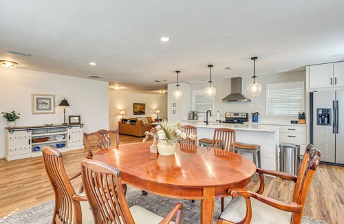 Bradenton Cottage | 6 Mi to Beaches: Modern Bradenton Getaway!