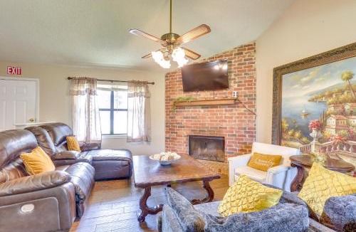 Lufkin House | 6 Mi to Ellen Trout Zoo: Family Home w/Yard!
