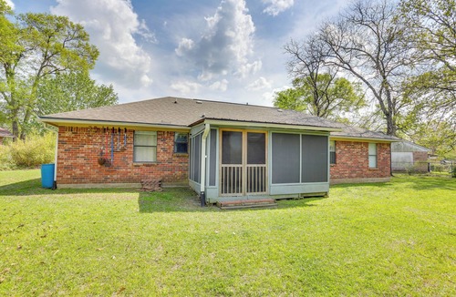 Lufkin House | 6 Mi to Ellen Trout Zoo: Family Home w/Yard!