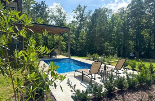 Burkeville House | 65 Acres: Secluded 'Avian Acres' Cabin w/Pool!