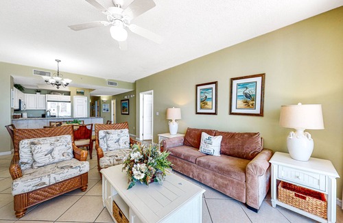 Navarre Beach Condo | 6th Floor Airy Condo w/On-Site Pool & Hot Tub, Quick Walk To The Beach