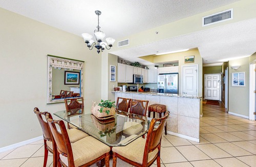 Navarre Beach Condo | 6th Floor Airy Condo w/On-Site Pool & Hot Tub, Quick Walk To The Beach