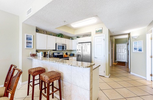 Navarre Beach Condo | 6th Floor Airy Condo w/On-Site Pool & Hot Tub, Quick Walk To The Beach