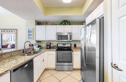 Navarre Beach Condo | 6th Floor Airy Condo w/On-Site Pool & Hot Tub, Quick Walk To The Beach