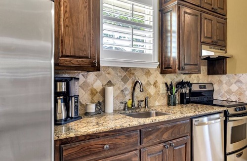 Gilmer House | 700+ acre farm with ponds and a hot tub! Perfect for entertaining!