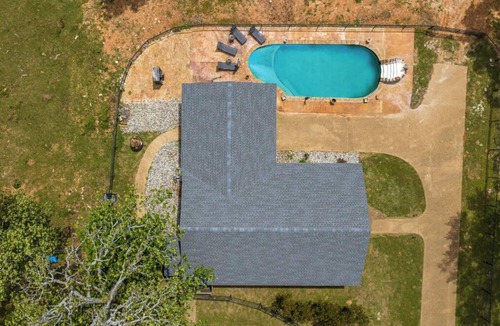 Gilmer House | 700+ acre farm with ponds and a hot tub! Perfect for entertaining!