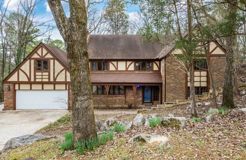 Huntsville House | 712 Forrest Heights · 7BR Home/4000 Sq ft/Sleeps 14