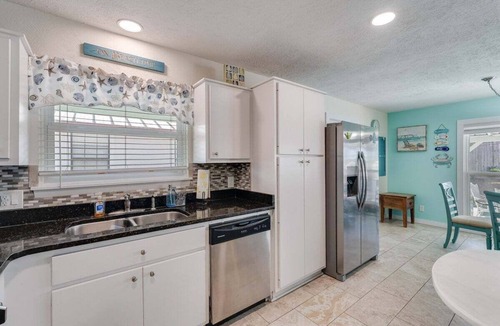 Holiday Beach House | 7131 Sunset Ave - Cottage by The Sea with pool