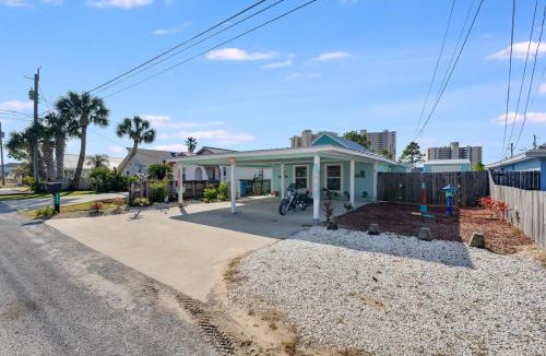 Holiday Beach House | 7131 Sunset Ave - Cottage by The Sea with pool