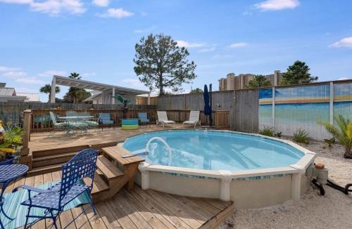 Holiday Beach House | 7131 Sunset Ave - Cottage by The Sea with pool