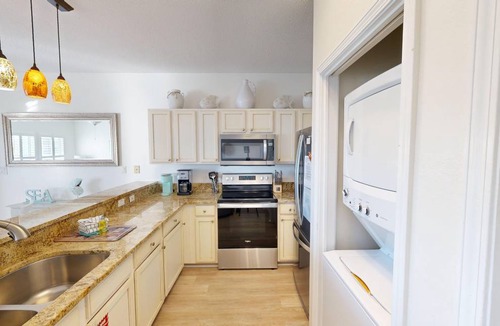 Holiday Isle Condo | 74 m² Condo ∙ 1 bedroom ∙ 6 guests