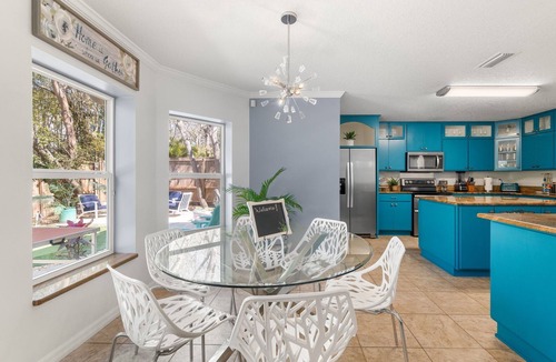 Vilano Beach House | 7BD 6BA, Pool&Spa, Walk to Beach, PutPut, Dream Backyard, 10 min. to Downtown!