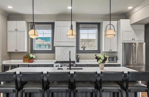 Faubourg Lafayette House | 7BR City Condo & Pool Access Near CBD