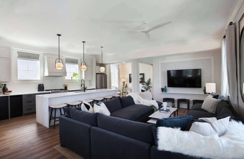 Faubourg Lafayette Hotel | 7BR City Condo | Pool Access Near CBD