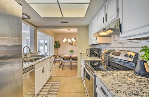 Bradenton Cottage | 8 Mi to Beaches: Bradenton Home w/Poolside Oasis!