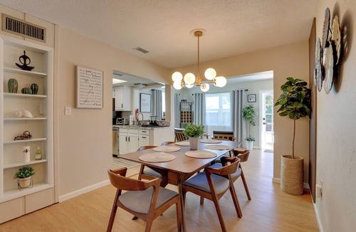 Bradenton Cottage | 8 Mi to Beaches: Bradenton Home w/Poolside Oasis!