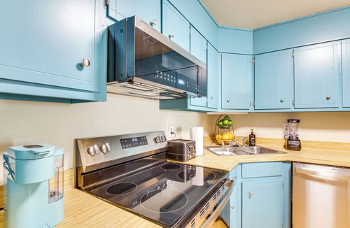 Gulf Breeze Condo | 8 Mi to Beaches: Relaxing Retreat in Gulf Breeze
