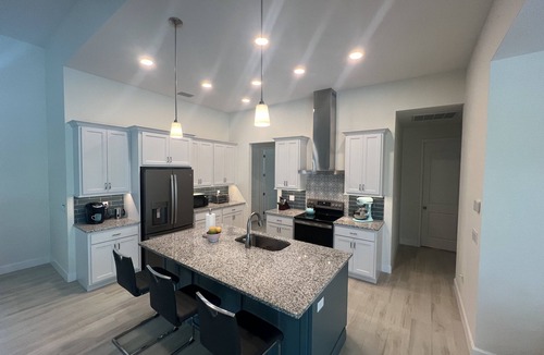 Port Charlotte House | 8 Turtles Villa, 5 bedrooms, child friendly, pool, spa, minutes to Boca Grande
