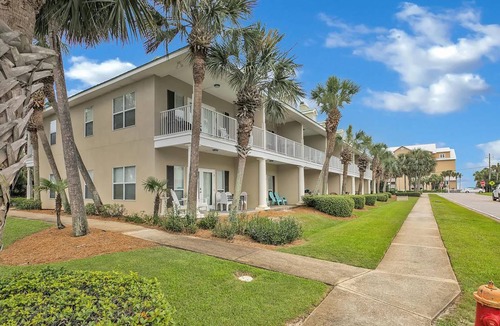 Crystal Beach Condo | 86 m² Condo ∙ 2 bedrooms ∙ 6 guests