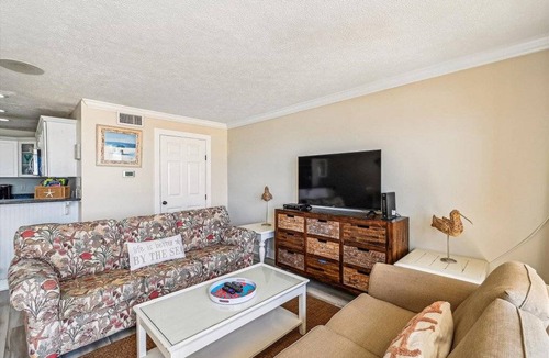 Fort Bay Condo | 88 m² Condo ∙ 1 bedroom ∙ 6 guests