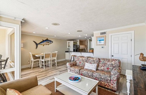 Fort Bay Condo | 88 m² Condo ∙ 1 bedroom ∙ 6 guests