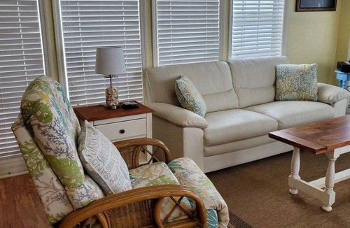 Historic Downtown Apalachicola Boat Rental | 88 m² Houseboat ∙ 2 bedrooms ∙ 4 guests